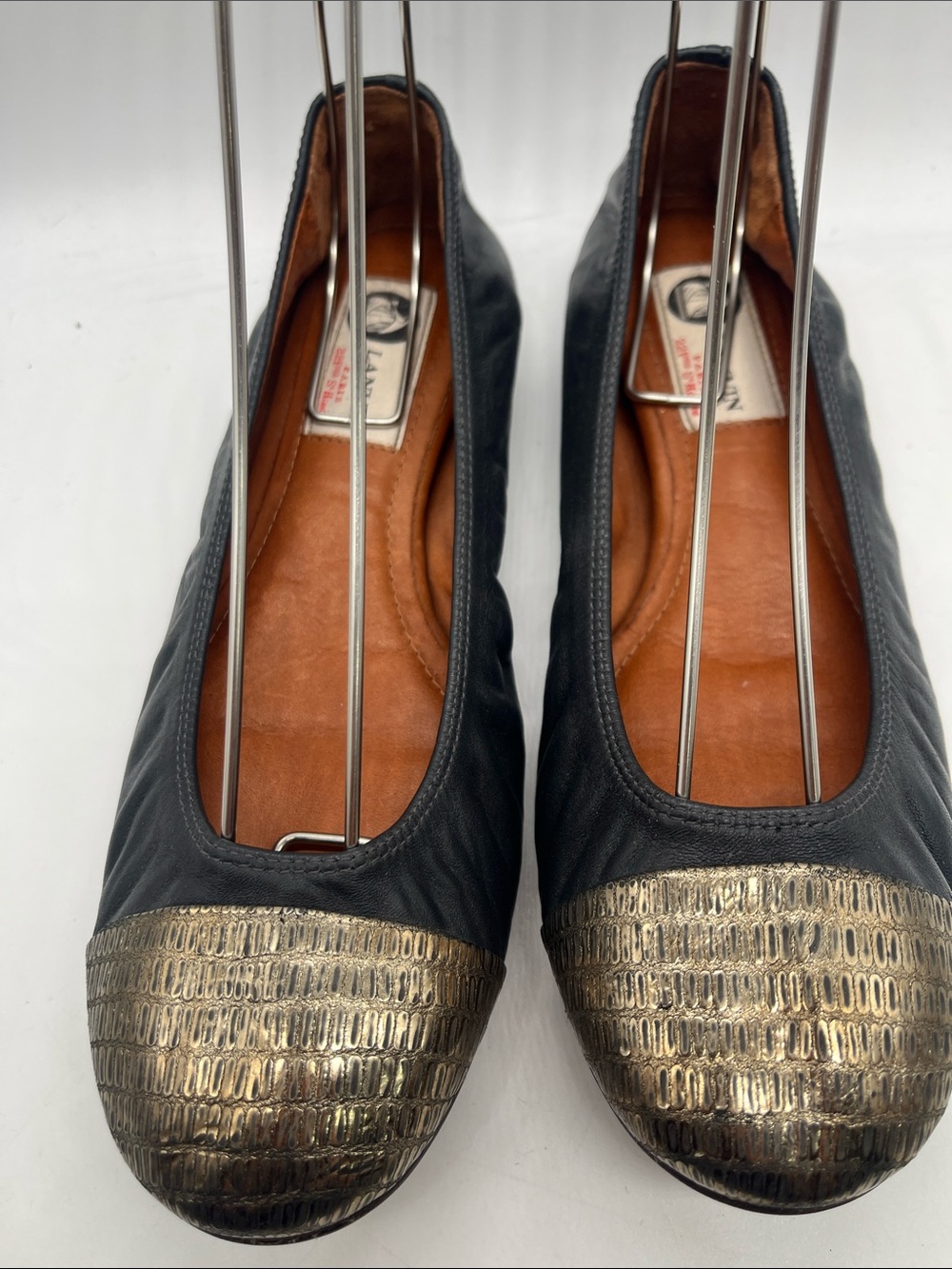 Lanvin Paris lamb skin black leather gold
Toe Cap flats Sz 8